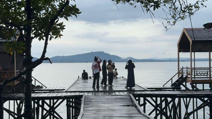 WISATA-Objek wisata Mangrove Kersik Putih Tanah Bumbu. Wisata Kalsel: Ini Pesona Mangrove Kersik, Tempat Nyantai di Pinggiran Kota Batulicin Tanahbumbu. Wisata Kalsel: Ini Pesona Mangrove Kersik, Tempat Nyantai di Pinggiran Kota Batulicin Tanahbumbu.