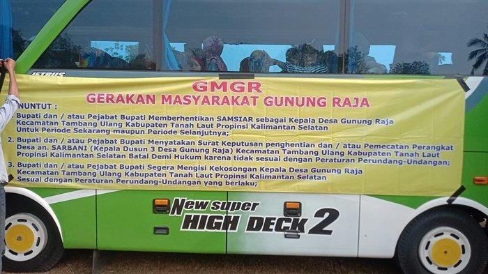 Demo Kepala Desa, Ini Poin-poin Tuntutan yang Disuarakan Warga Gunungraja Tanahlaut