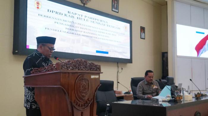 Wakil Bupati HST, H Gusti Rosyadi Elmi saat menghadiri paripurna 01