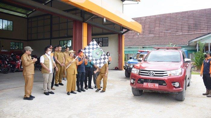 Wabup HM Nafiah Ibnor Lepas 20 Truk Bantuan Logistik untuk Korban Banjir di Timpah dan Kapuas Tengah
