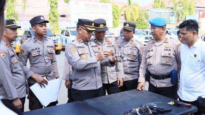 Jaga Kedisiplinan Personel, Wakapolres HSU Kompol Riswiadi Cek Senjata Api dan Kendaran Dinas