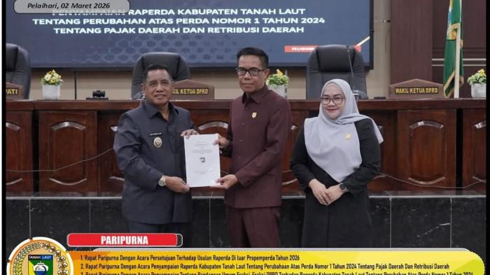 Wakil Ketua I DPRD Tala Muslimin SE menerima dokumen Raperda Pajak2
