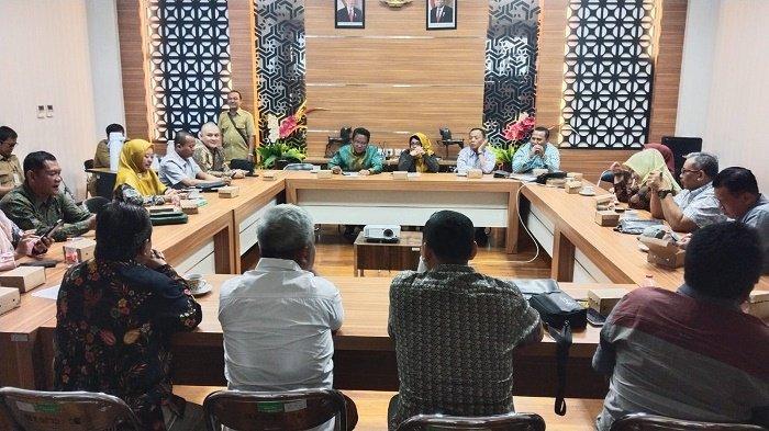 Kunjungan Kerja ke DPRD Batola, Rombongan Komisi III dan IV DPRD Mojokerto Bahas Raperda APBD 2024