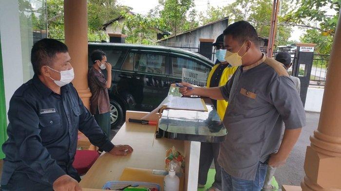 Warga Jejangkit Muara Datangi Kejari Batola Pertanyakan Aduan Dugaan pemotongan Bantuan Banjir