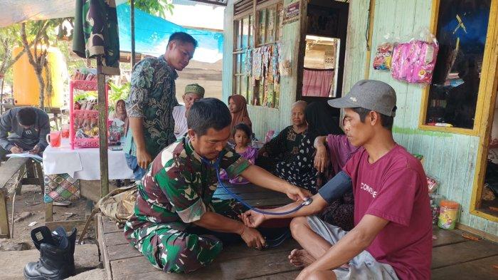 Hari ke-2 TMMD Ke-121 Kodim 1003/HSS, Warga Gumbil Antusias Ikuti Pemeriksaan Kesehatan Gratis