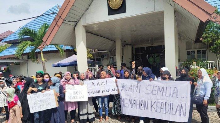 Sidang Sengketa Rencana Revitalisasi, Warga Kampung Batuah Beramai-ramai Datangi PTUN Banjarmasin