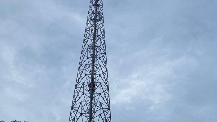 Aksi Nekat Remaja Putri di Tenggarong Kaltim Panjat Panjat Tower Pemancar Radio, Setinggi 75 Meter