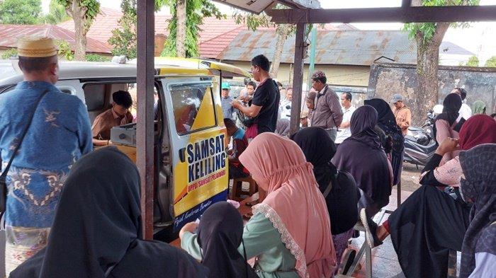 Rela Menunggu Puluhan Menit, Warga Benualawas Tanahlaut Ini Kerap Manfaatkan Samkel di Tanah Habang