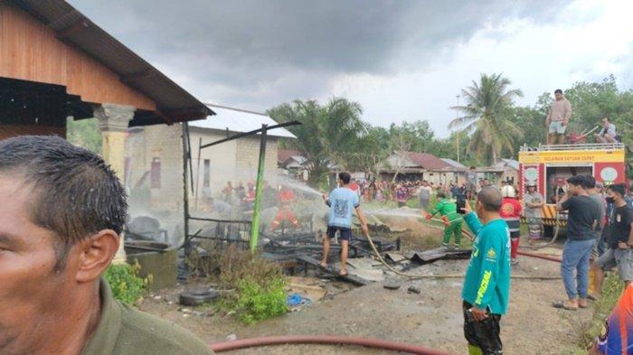 Jago Merah Mengamuk di Binuang Kabupaten Tapin, Dua Rumah Ludes Terbakar