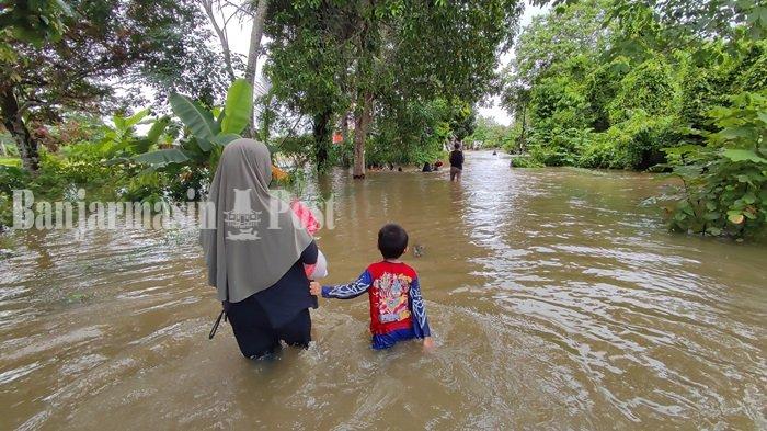 Intensitas Hujan Tinggi, Desa Parigi Simbar Kabupaten Tapin Terendam Banjir
