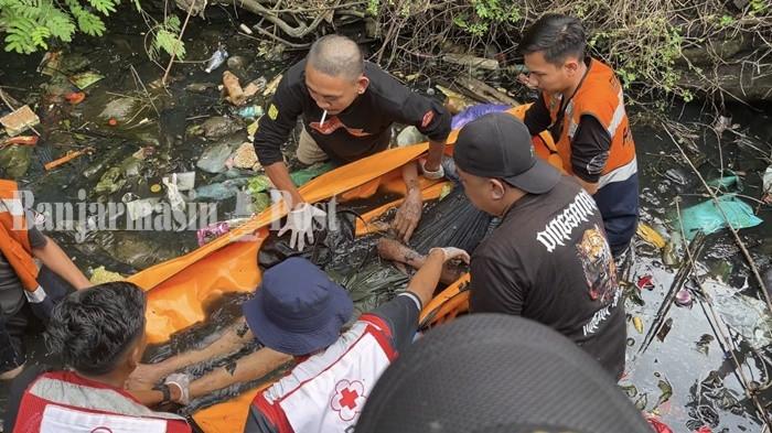Penjual Sapu Lidi di Banjarmasin Meninggal dalam Selokan, Jenazah Dibawa ke RSUD Ulin