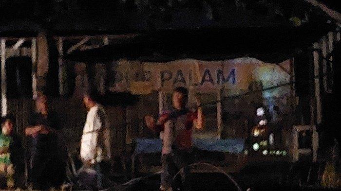 Listrik Padam Pasca Tiang di Sungai Rancah Palam Patah Disenggol Tronton, Pemilik Warung Ini Risau