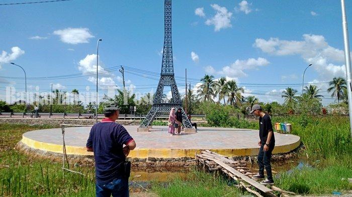 Wisata Kalsel pada Idul Fitri 2023, Jembatan Rumpiang Kabupaten Barito Kuala Ramai Pengunjung