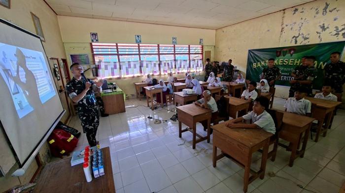 Yonif TP 829/BA melaksanakan sosialisasi kesehatan di SDN Batu Bini