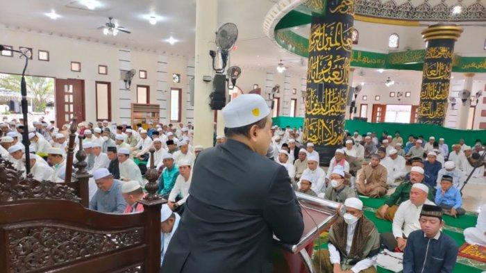Iduladha 1443 H, Bersama Anak Yatim, Bupati Tanbu Salat Ied di Masjid Darul Azhar