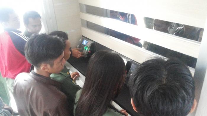 Kantor Gubernur Provin Kalteng Ramai Walaupun Hujan