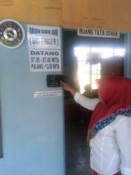 Guru SMPN1 Binuang Gunakan Absen Sidik Jari