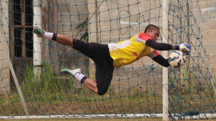 Wow! Kiper Adhitya Harlan Harus Angkat Koper Karena Diserang Cacar
