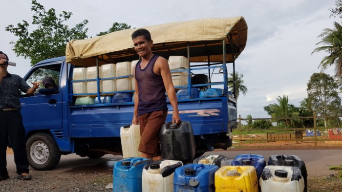 Sedihnya Warga Kurau Tergatung pada Penjual Air Keliling, Sumur Galinya Sering Terasa Seperti Ini