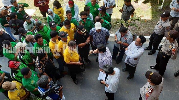 Puluhan Orang Gelar Unjuk Rasa di Rumah Wakil Rakyat, Meminta Kelangkaan Elpiji 3Kg Diselesaikan