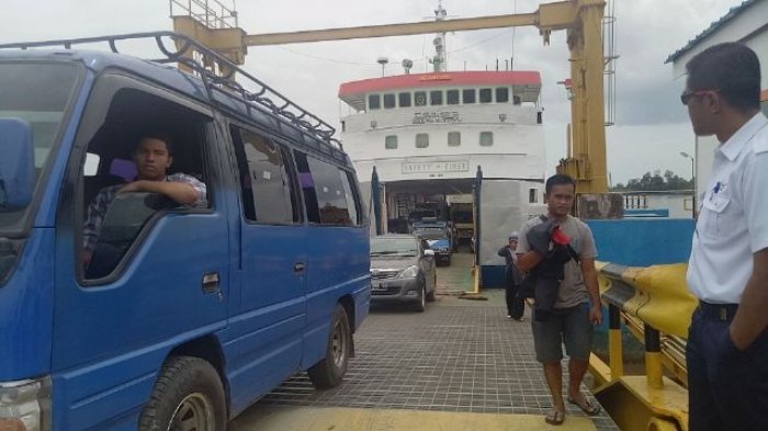 Mudik Lebaran 2023, Penyebarangan Kendaraan dan Penumpang di Pelabuhan ASDP Batulicin Meningkat