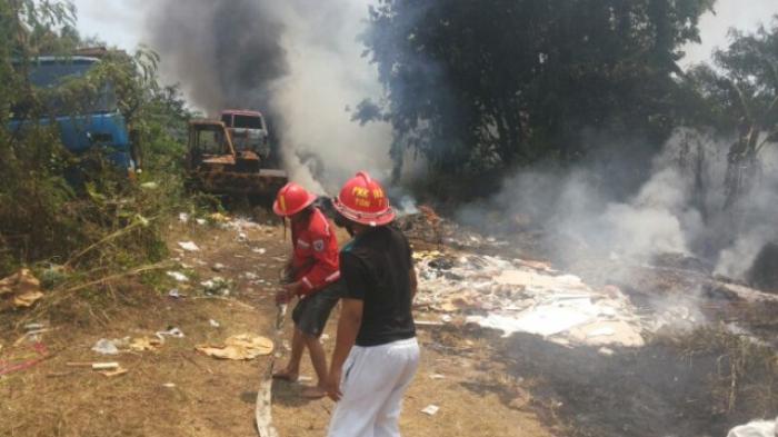 Alat Berat Pun Ikut Terbakar