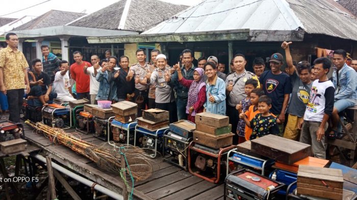 Puluhan Warga Daha Serahkan Alat Setrum Ikan ke Polisi