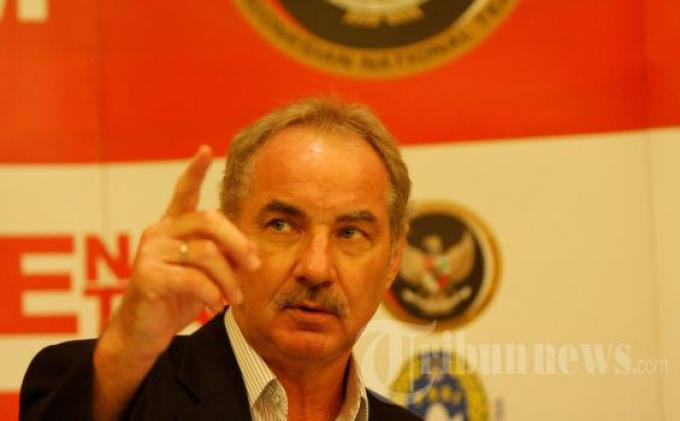 Riedl akan Duduk Satu Meja dengan Mantan Pelatih Timnas