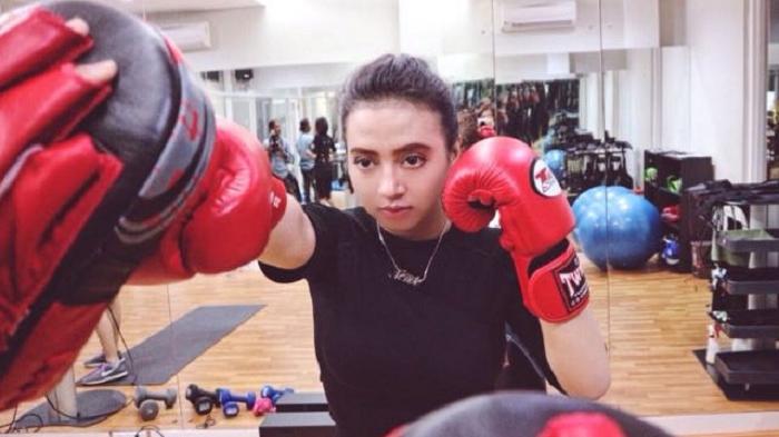 Model Cantik Ini Selain Suka Ngegym Juga Pandai Bikin Kue