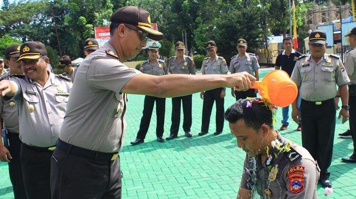 12 Bintara Polisi Disiram Air Bunga Ketika Tiba di Polres Tapin, Ini Pesan Kapolres