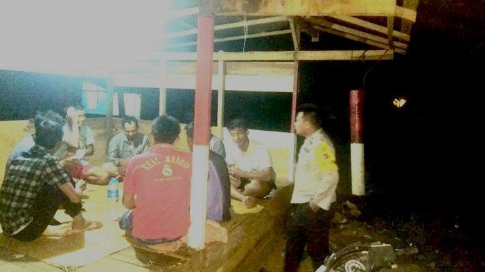 Sambangi Pos Kamling, Polsek Hampang Berikan Bimbingan Serta Penyuluhan