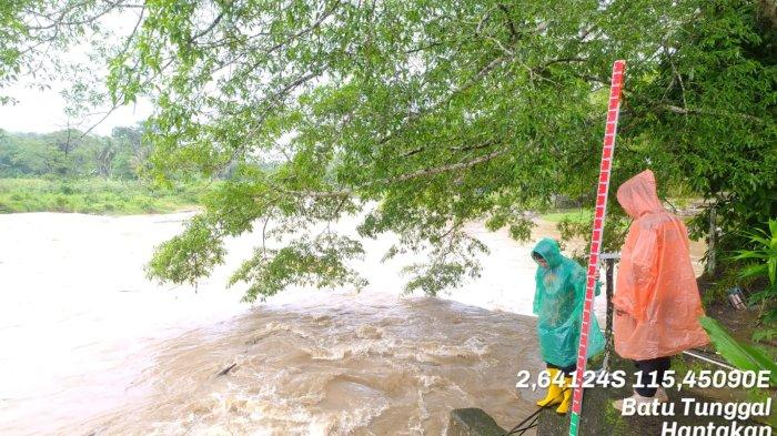 Hujan Deras Sejak Subuh, ini Hasil Pantauan Ketinggian Air Sungai Hantakan, HST Siaga Bencana Banjir