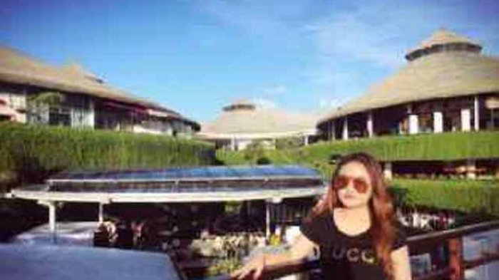 Pulang dari Bali Annisa Langsung Bergoyang di Hotel