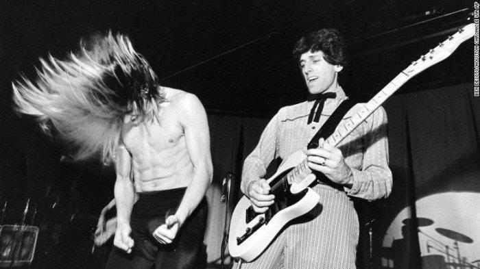 Jack Sherman, Eks Gitaris Pencipta Lagu Red Hot Chili Peppers Meninggal, Pernah Marasa Tak Dihargai
