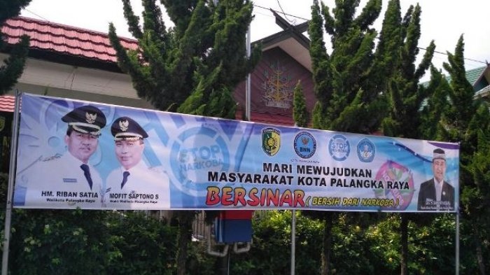 Pemko Sebar Spanduk Palangkaraya Bersih Narkoba
