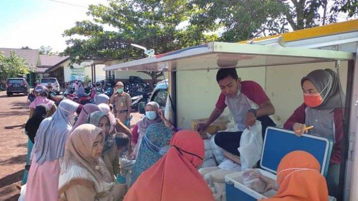 Dua Jam Lebih Seratus Paket Sembako Ludes, Diskopdag Tala Gencarkan Pasar Murah