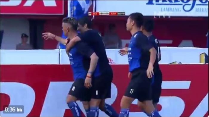 El Loco Cetak 2 Gol, Arema Cronus Menang Atas Bali United 3-1