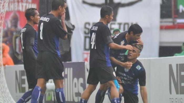 Gonzales Cetak 3 Gol, Bawa Arema Taklukkan PSS Sleman 5-2.
