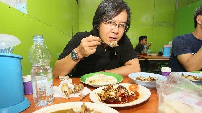 Sebelum Manggung di Nashville, Ari Lasso Cicipi Sate Kambing Ali