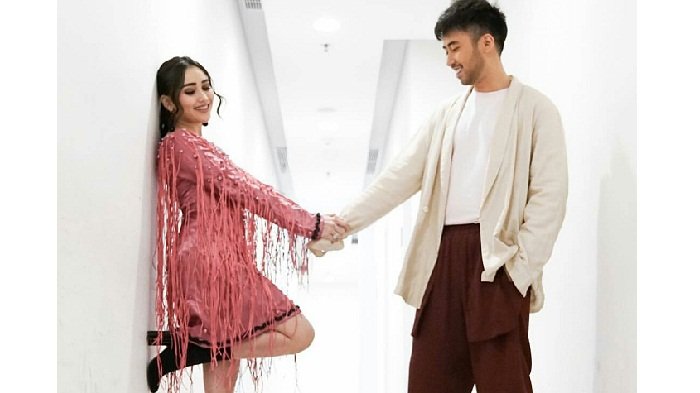 Wah Ayu Ting Ting Gandeng Vidi Aldiano Demi Dimsum Martabak? Loh Pacar Boy William Sampai Komentar