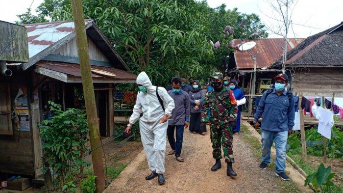 Petugas di Kabupaten Banjar Penuhi Permintaan Warga Lakukan Penyemprotan Desinfektan