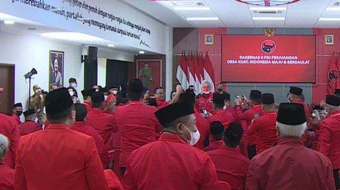 Bambang Pacul dan Ganjar Pranowo Akrab di Rakernas II PDIP, Pekik Merdeka Diucap Keduanya