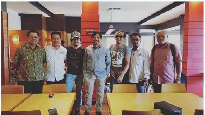Band Radja Bakal Membuatkan Lagu untuk Barito Putera? Ian Kasela: insyaAllaaahh