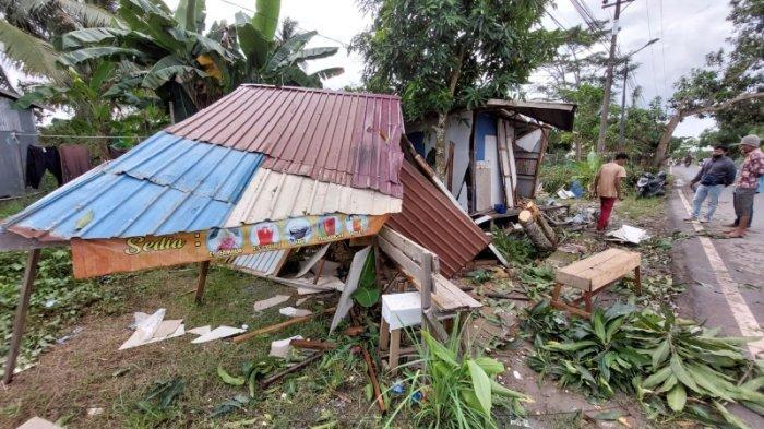 Truk Tabrak Rumah Warga di Jalan Gerilya Tanjung Pagar Kota Banjarmasin