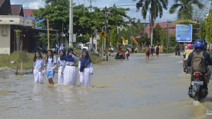 Sungai Kayan Meluap, Air Meluber Masuk Gedung Sekolah, Dua SMP Diliburkan