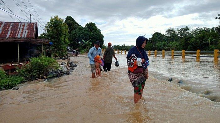 Jalan Tergerus Banjir Hingga Tak Bisa Dilintasi, Pambakal Jatibaru Kalsel Galang Dana Beli Batu Uruk
