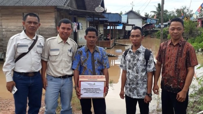 Korban Banjir di Sungai Loban dapat Bantuan Sembako dari Perusahaan Ini