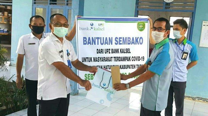 Peduli Warga Terdampak Covid-19, Bank Kalsel Bagi Sembako di Tapin