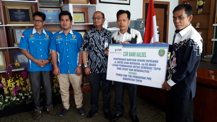 Bank Kalsel Cabang Rantau Serahkan Bantuan CSR ke Bupati, Ini Sasarannya