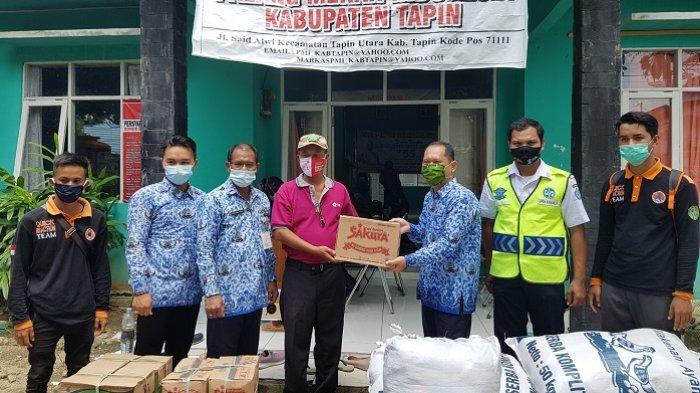 Peduli Korban Kebakaran di Kotabaru, Warga SMAN 1 Rantau Sumbang Pakaian Layak dan Mie Instan